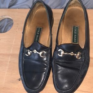 Cole haaan mens black leather loafers size 10 with gold buckle
